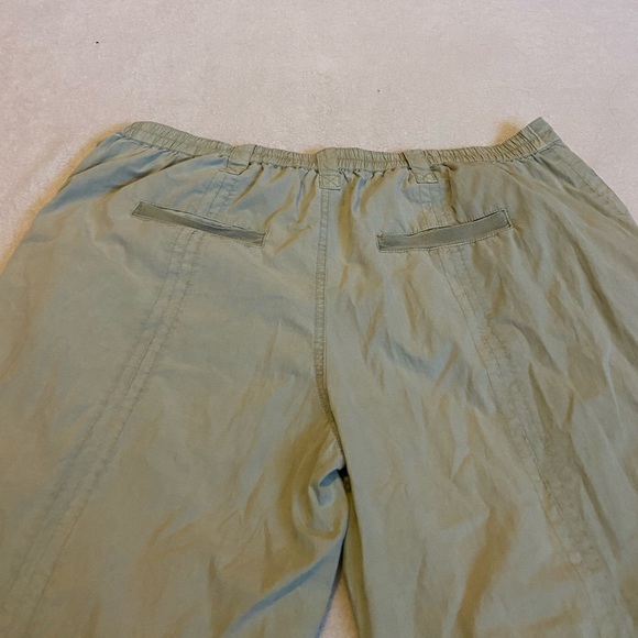 Anthropologie crop cargo pants in light green - Picture 4 of 10